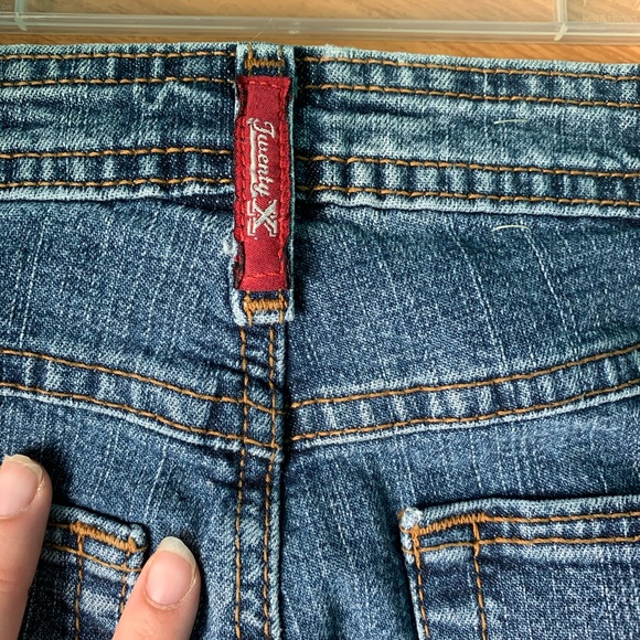 Gently worn girls blue jeans💙 - Picture 3 of 6